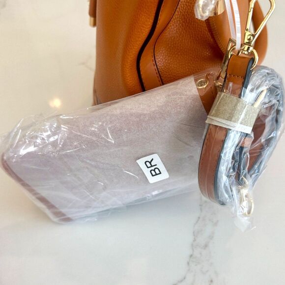 The Bucket Hobo Brown Vegan Leather Bag & Wallet - New with Tags - Picture 4 of 8